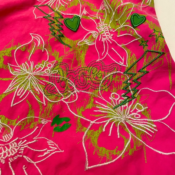 Billabong Size 7 Board shorts in hot pink with embroidered floral accents. - Picture 4 of 9
